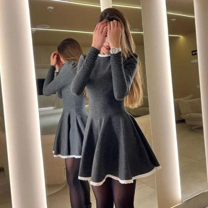 Utställd Klänning för Kvinna med Högbelagd Design i Bomull och Polyester – Elegant Silhuett för Fest och Vardag 8