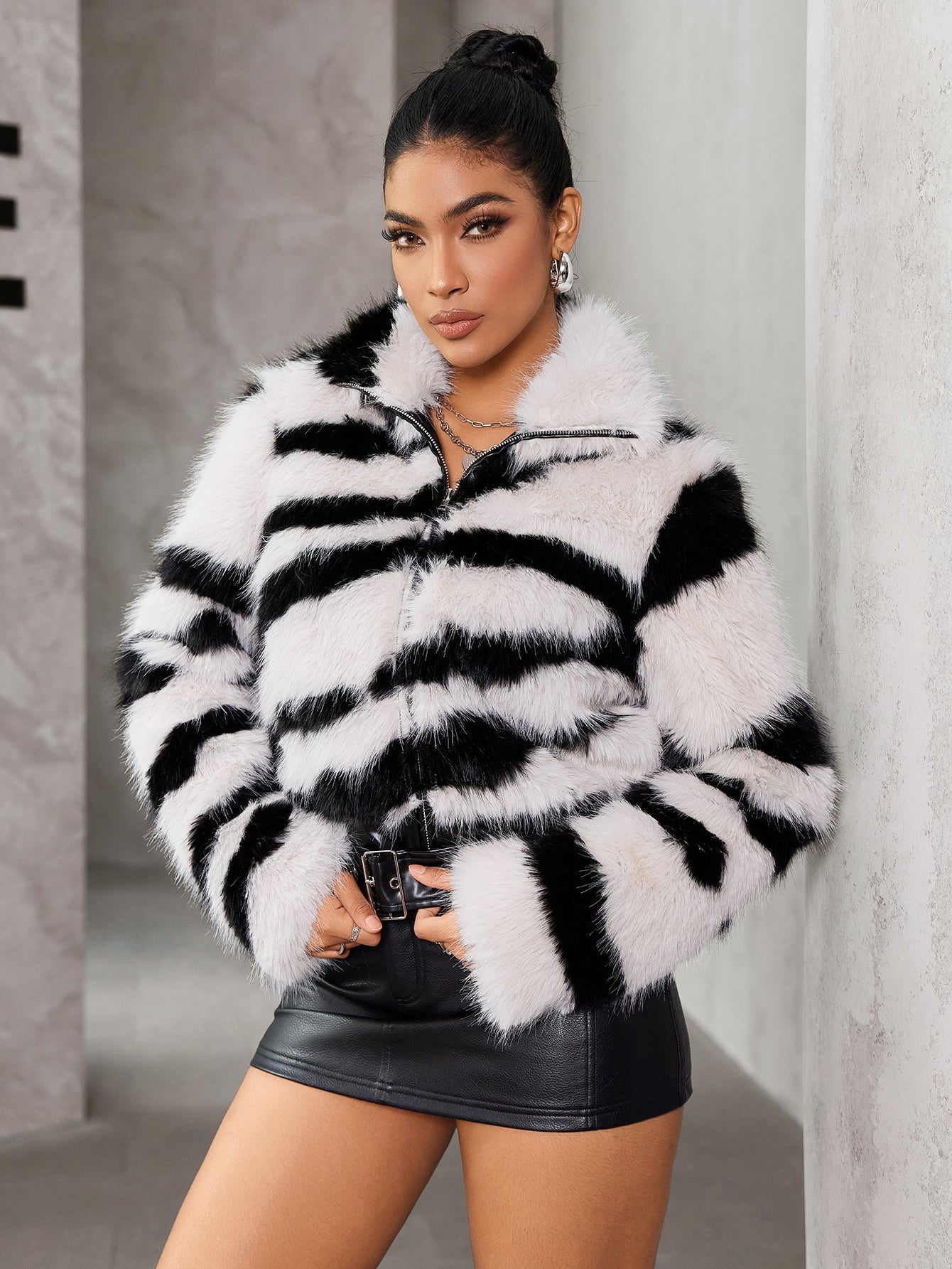 Dam PU-läderrock Kortad Med Bälte och Konstgjord Päls-5