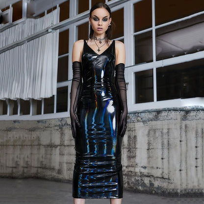 Kvinnors Medelkalvklänning i Syntetiskt Läder – V-hals, Ärmlös Design med Spaghetti-bärare 6