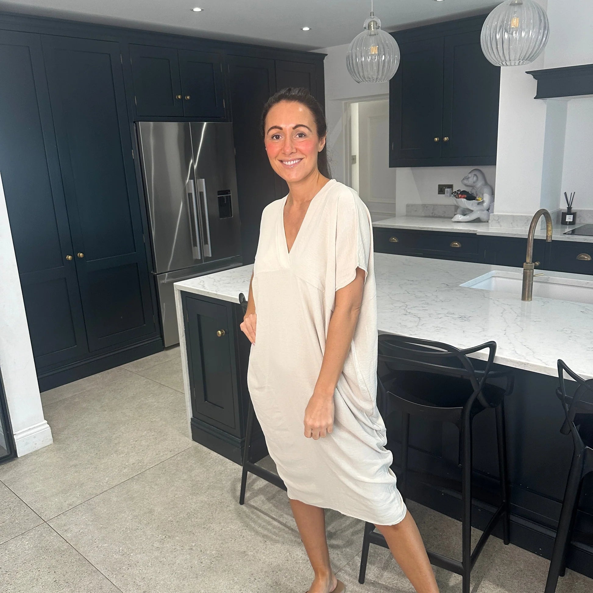 Variant image for Kvinna Klänning V-ringning Högkvalitativt Tyg-43