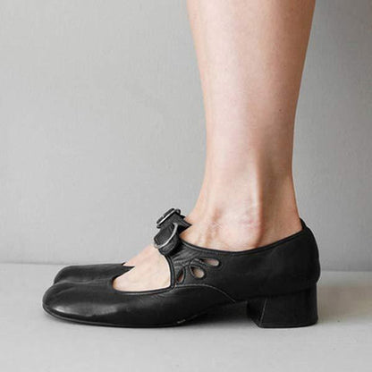 Damen Sandalen aus Leder mit Niedrigem Keilabsatz und Schnallen – Monochrom, Komfortabel und Elegant 3