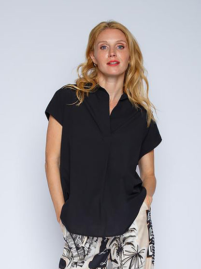 Dam T-shirt V-hals med Hålbroderi i Viskos – Avslappnad Passform, Korta Ärmar, Perfekt för Vår och Sommar 1