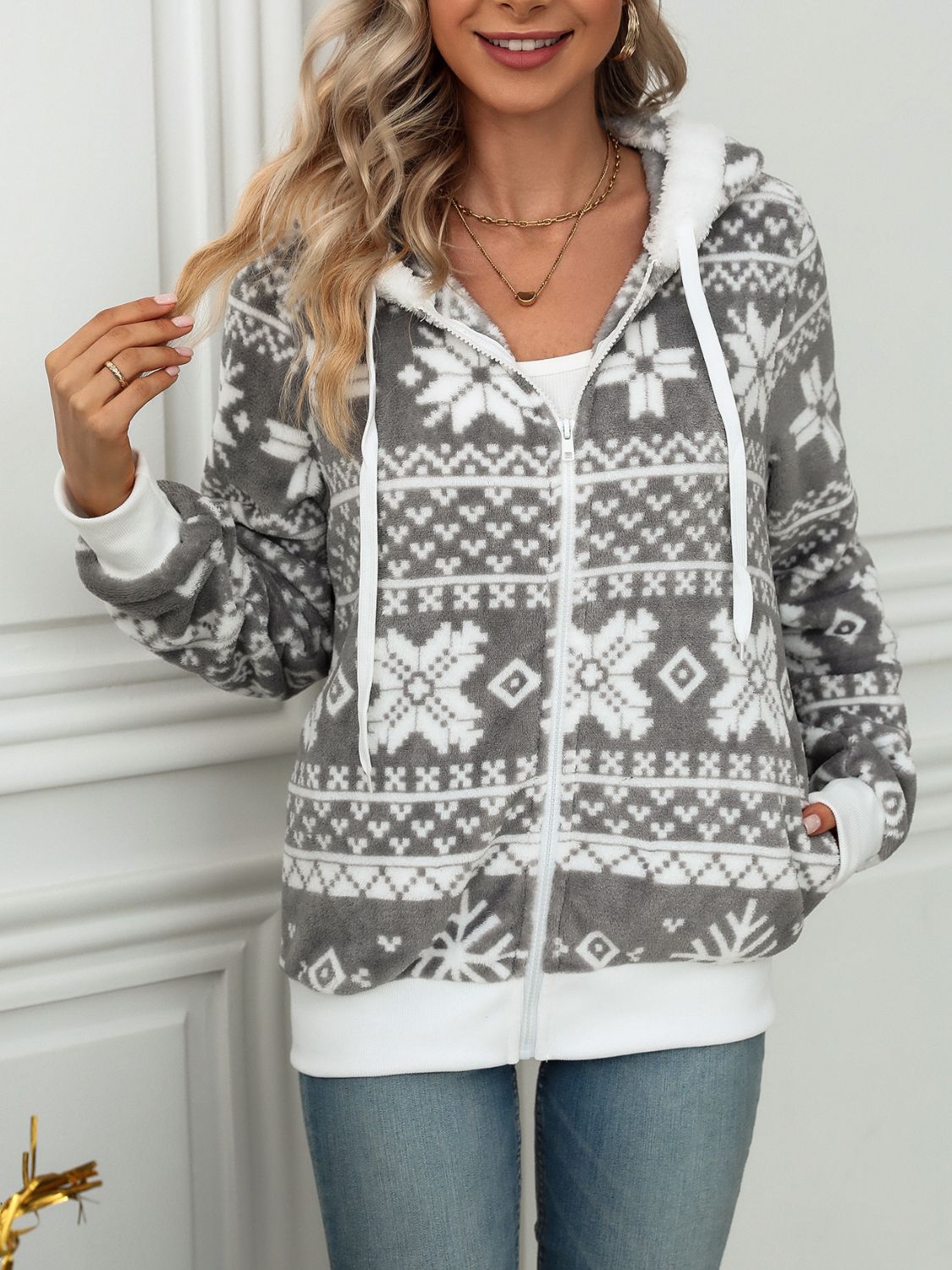 Kvinnors Grå Hoodie med Snöflingedesign i Lätt Värmande Tyg-4