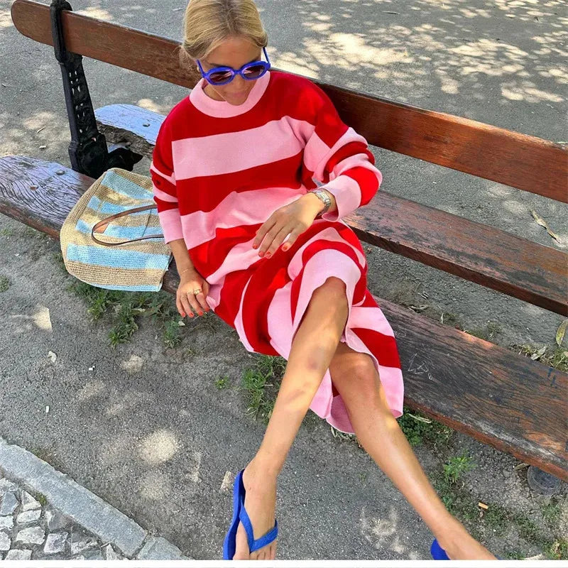 Midiklänning Dam med Kontrasttryck – Stickad Midi Klänning för Eleganta och Avslappnade Tillfällen 1