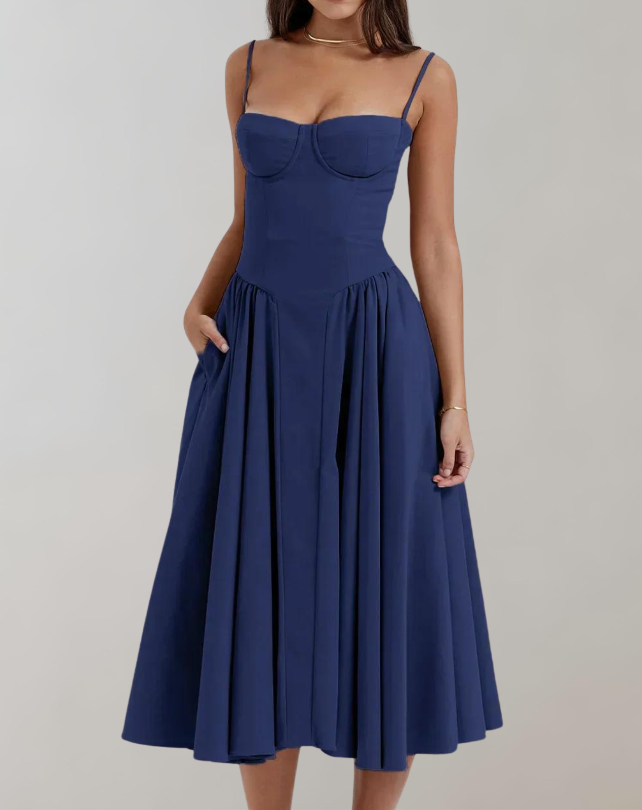 Cocktailklänning Dam med Djup Halsringning och Figursmickrande Silhuett – Lätt Material för Bröllop och Fest 15