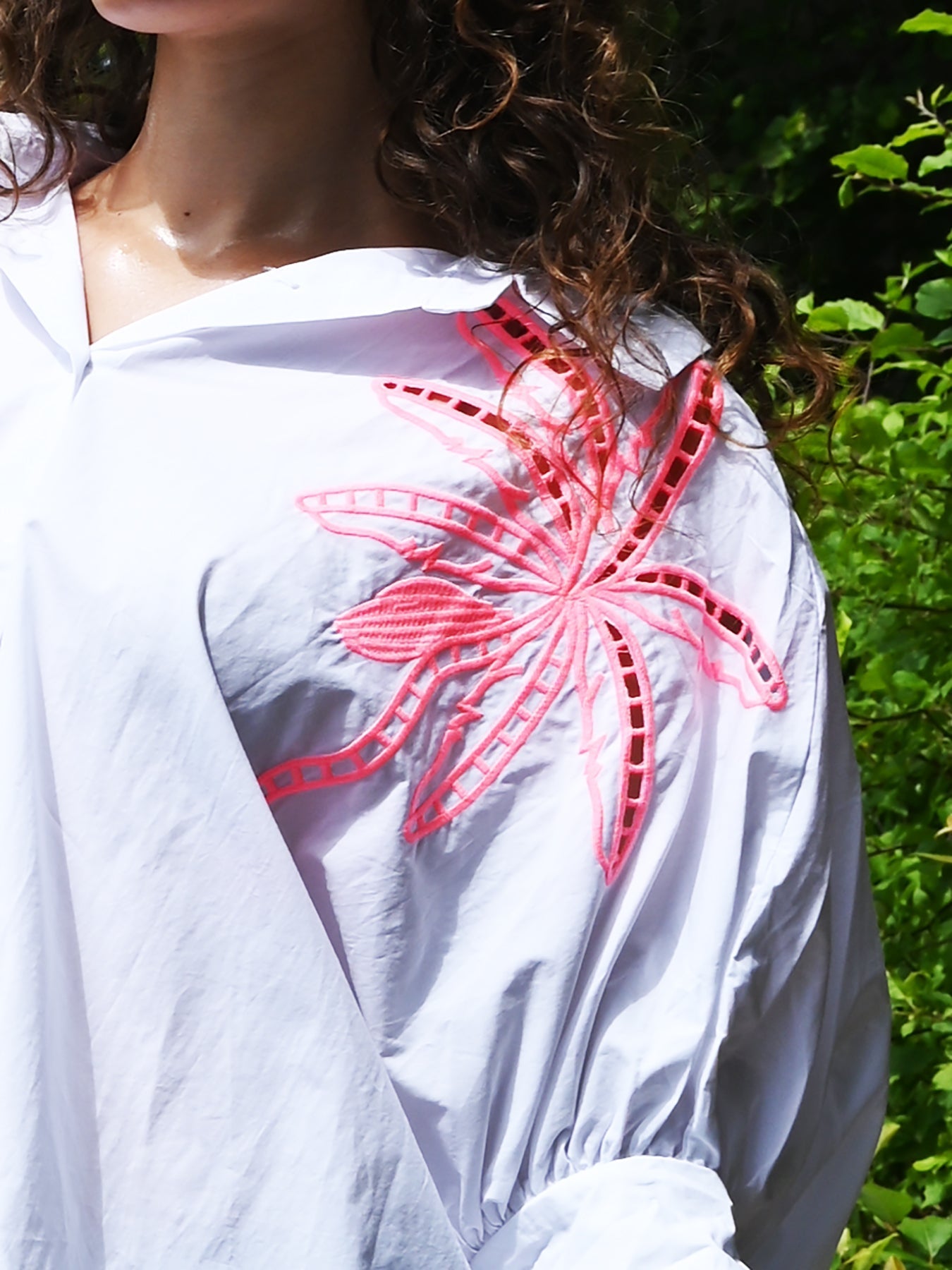 Dam Blus Bred Snitt med Palmbroderi 100% Bomull-3