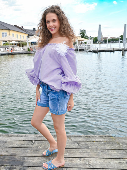 Elegant Damblus med Volang och Lila Ränder – 100% Polyester, Elastisk Passform, Rundad Nederkant 3