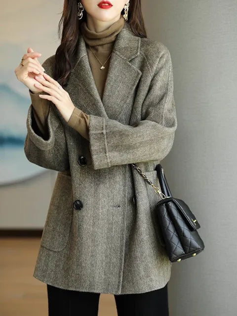 Dam Kappa Beige i Ull för Vinter – Elegant Normal Passform med Feminina Detaljer 6