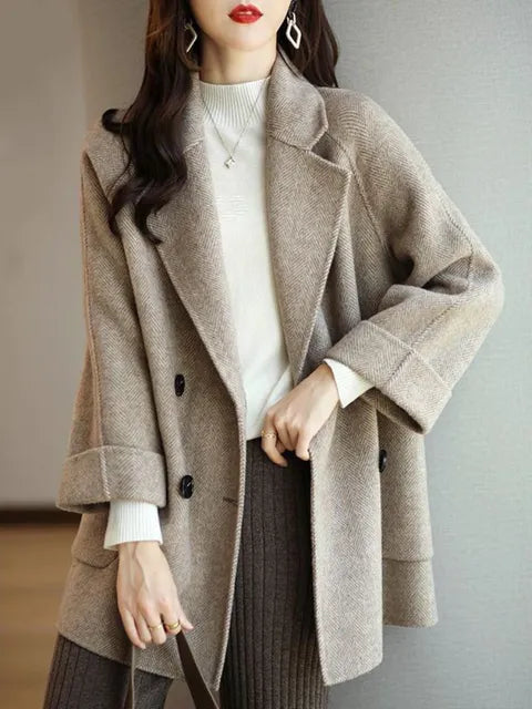 Dam Kappa Beige i Ull för Vinter – Elegant Normal Passform med Feminina Detaljer 3