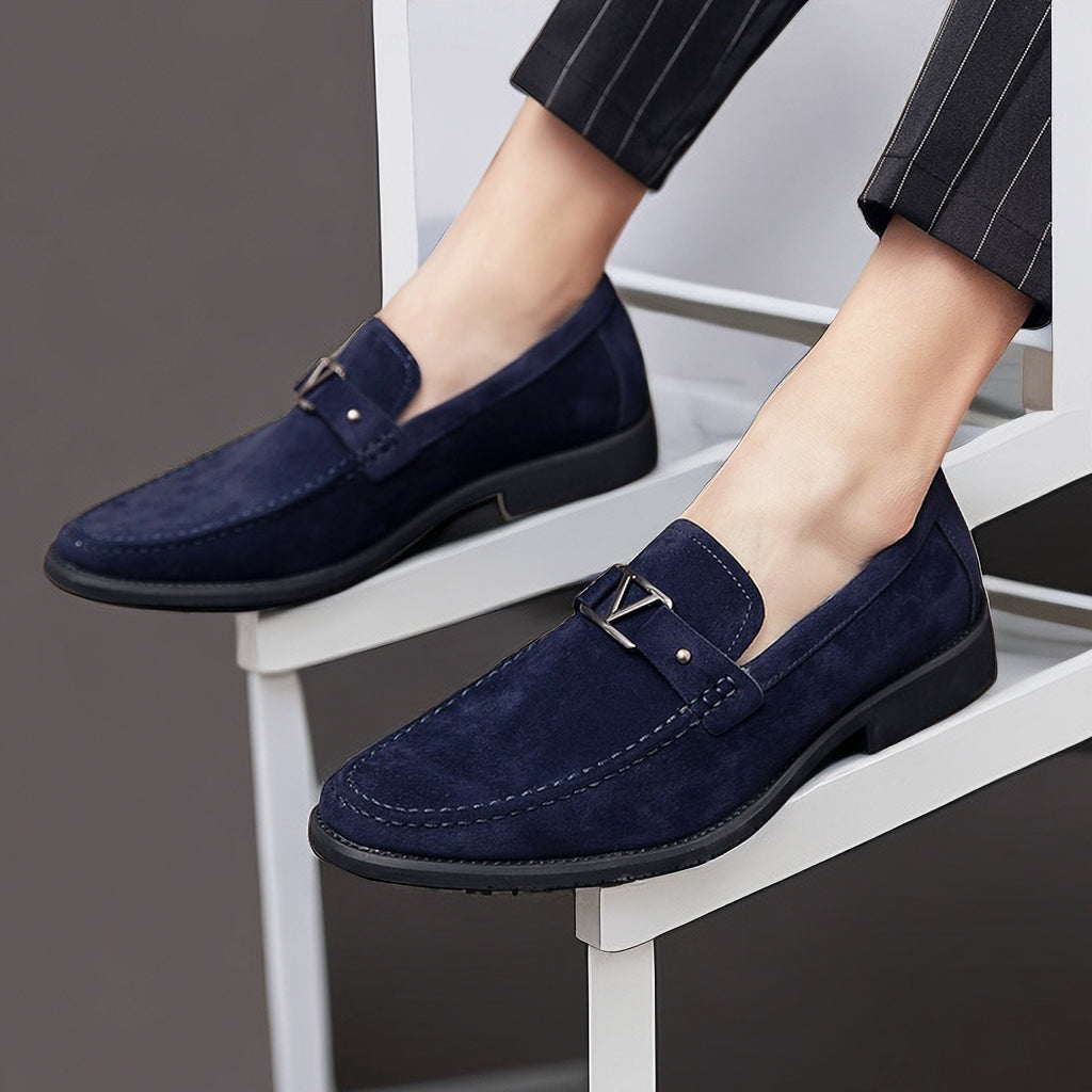 Herr Loafers Mocka med Ergonomisk Passform och Dekorativt Metallspänne – Klassisk Design för Formella och Avslappnade Tillfällen 2