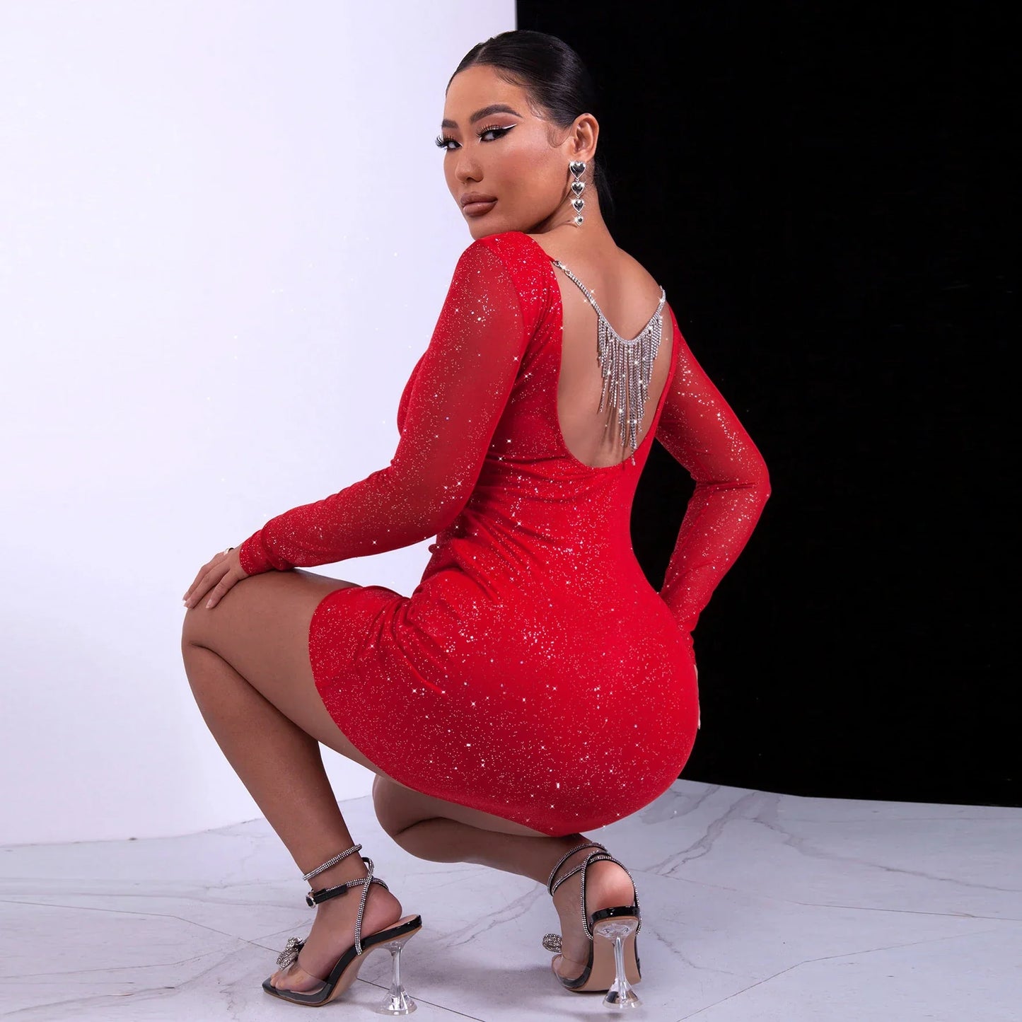 Kvinnors Glittrig Miniklänning med Öppen Rygg och Fransar i Polyester-4