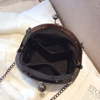 Dam Axelväska med Toffs och Nitdekoration i PU-6