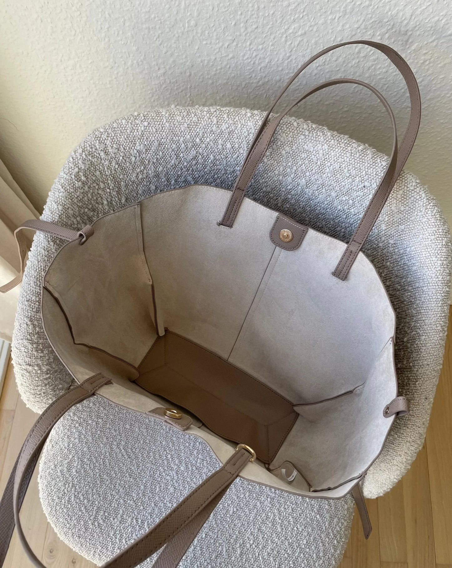 Snygg Väska för Damer i Hållbart Syntetiskt Tyg – Rymlig och Elegant Med Justerbara Axelremmar – Svart 5