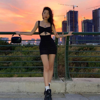 Svart Miniklänning med V-formad Halsringning och Spaghetti Band – Mjuk Bomullsblandning för Casual och Festliga Tillfällen 3