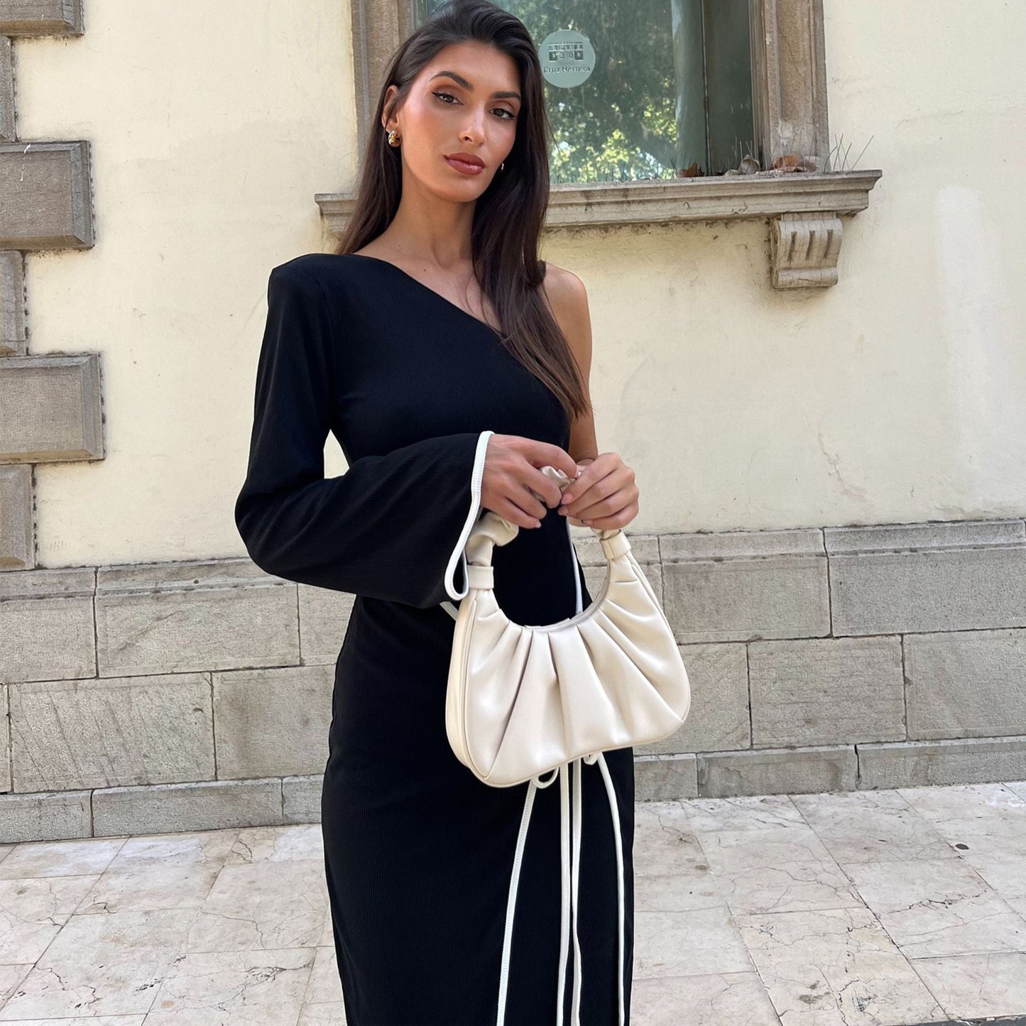 Asymmetrisk En-Axel Klänning i Mjuk Polyester – Elegant Design för Fest och Tillfällen, Maskintvättbar 2