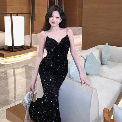 Elegant Aftonklänning med V-ringning och Paljetter – Knälång, Polyester, Perfekt för Festliga Tillfällen 3