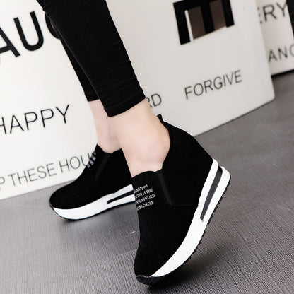 Kvinnliga Kilsneakers Slip-On Mocka med Kilklack-3