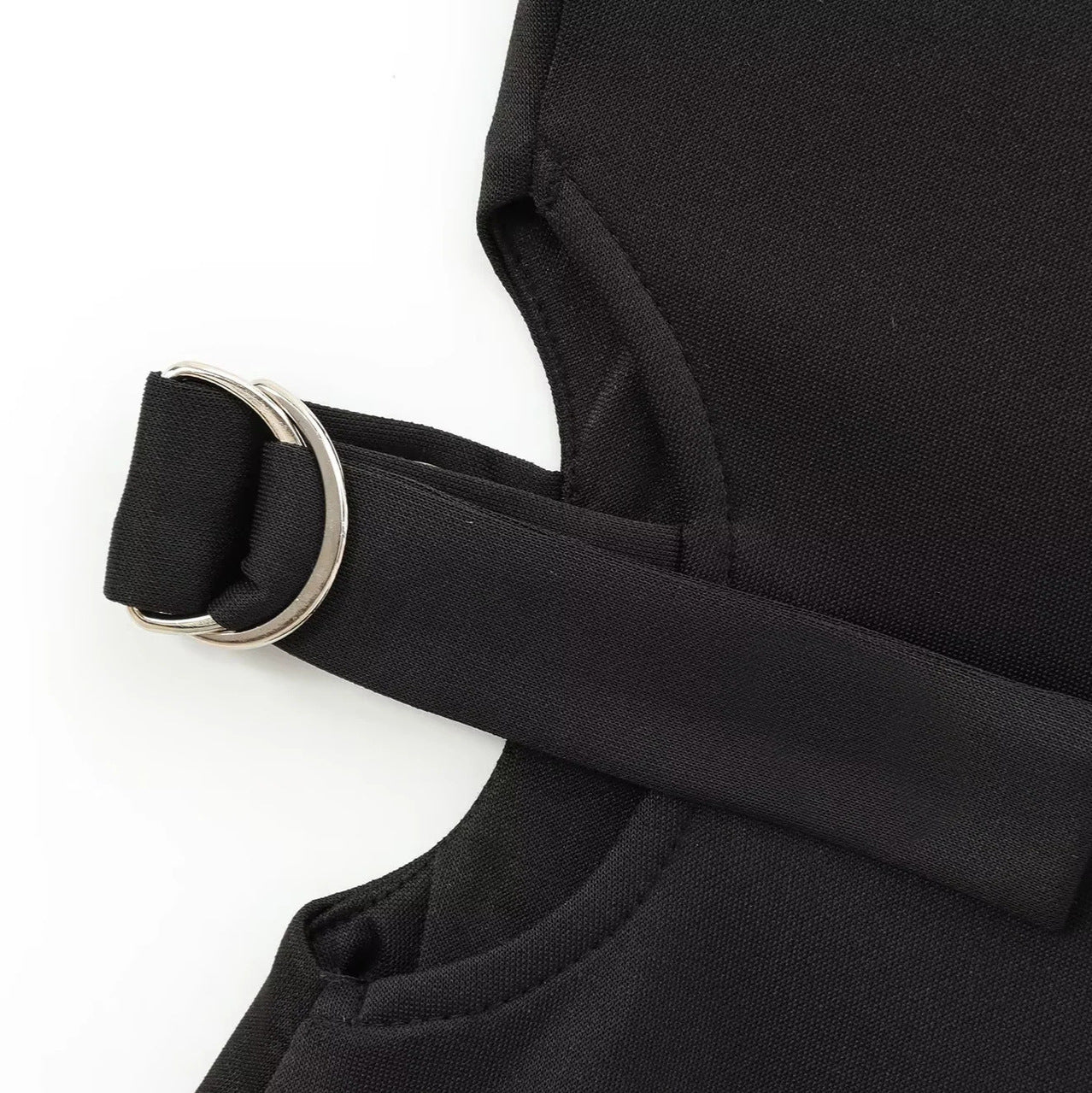 Kvinnors Klänning med Justerbara Remmar och Utskärningar – Elastiskt Tyg för Komfort och Stil 4