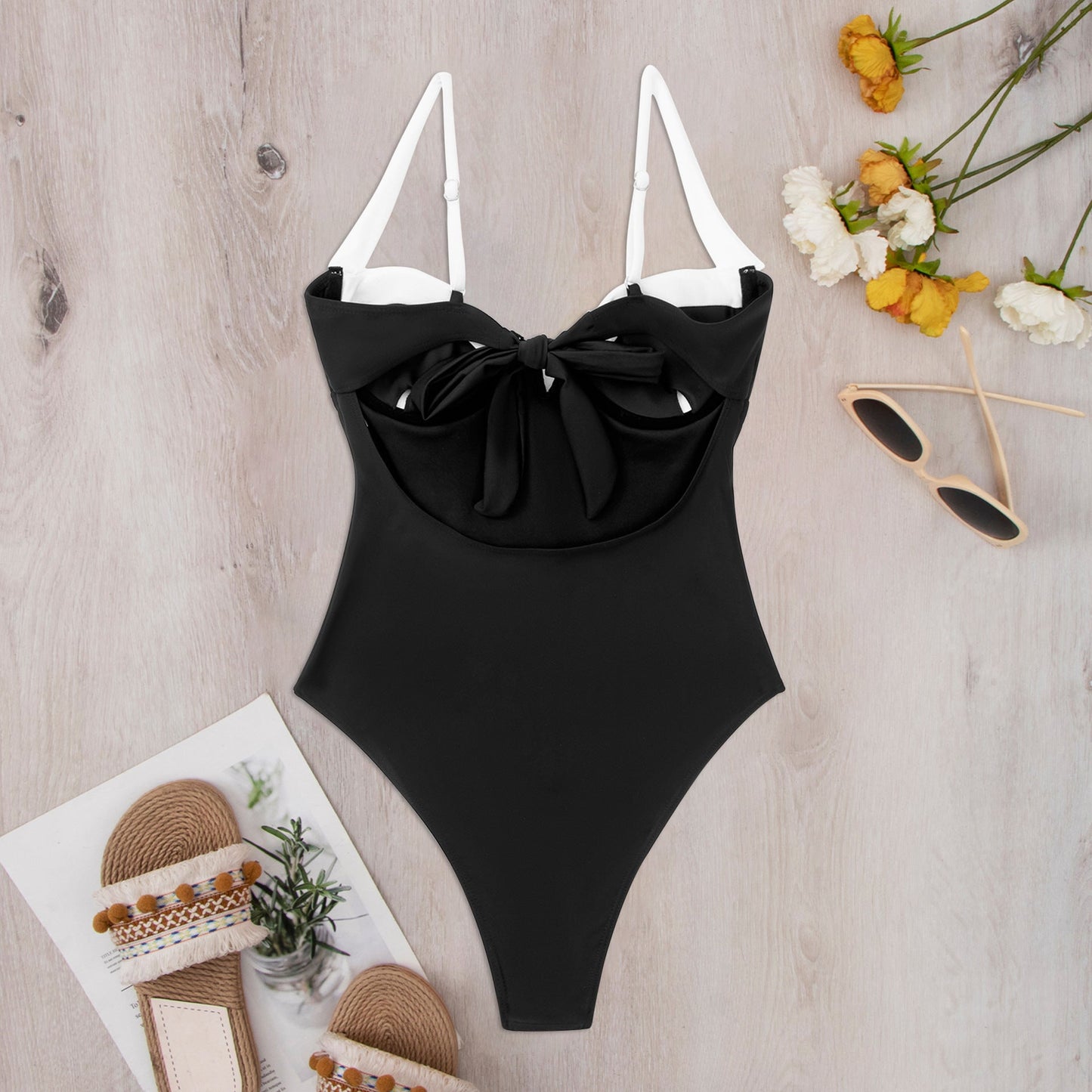 Svart Baddräkt Dam med Högbenskuren Design och Mjuk Stretch - Shaping Badkläder för Strand och Pool 4