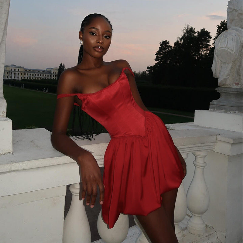 Kvinnors Satinklänning Med Voluminös Kjol och Spetsdetaljer 4