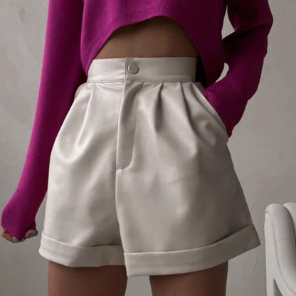 Högmidjade Shorts i Läderutseende med Knappstängning och Bältesslingor – Trendiga Damshorts för Elegant och Avslappnad Stil 1