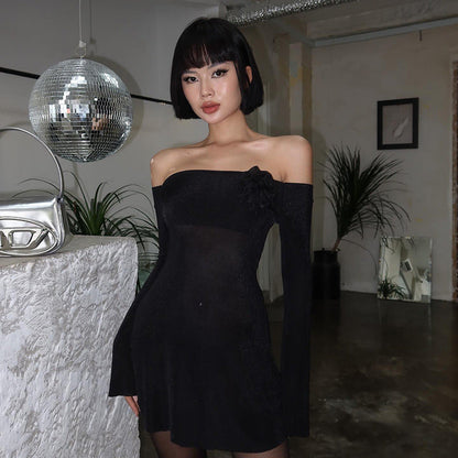 Dam Off-Shoulder Klänning med Rüsch-detaljer i Flödande Tyg för Bröllop och Fest 2