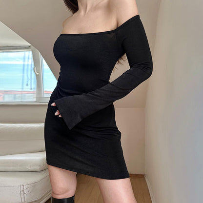 Kvinnors Off-Shoulder Klänning med Rüsch Detaljer i Elastiskt Tyg 4