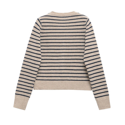 Randig Cardigan för Damer i Mjuk Bomull med Knappdetaljer – Skräddarsydd Passform, Perfekt för Alla Tillfällen 4