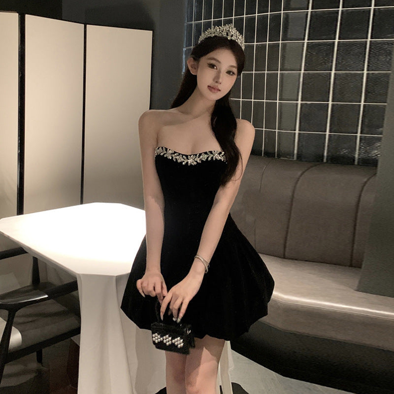 Dam Aftonklänning V-hals Öppen Rygg Smal Passform Polyester Elastan 3