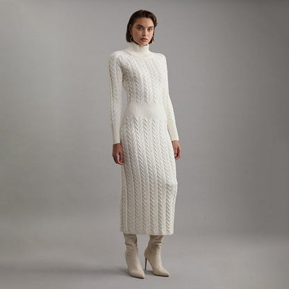 Damstickad Klänning Hög Krage Mjuk Ull Figurbetonad 1