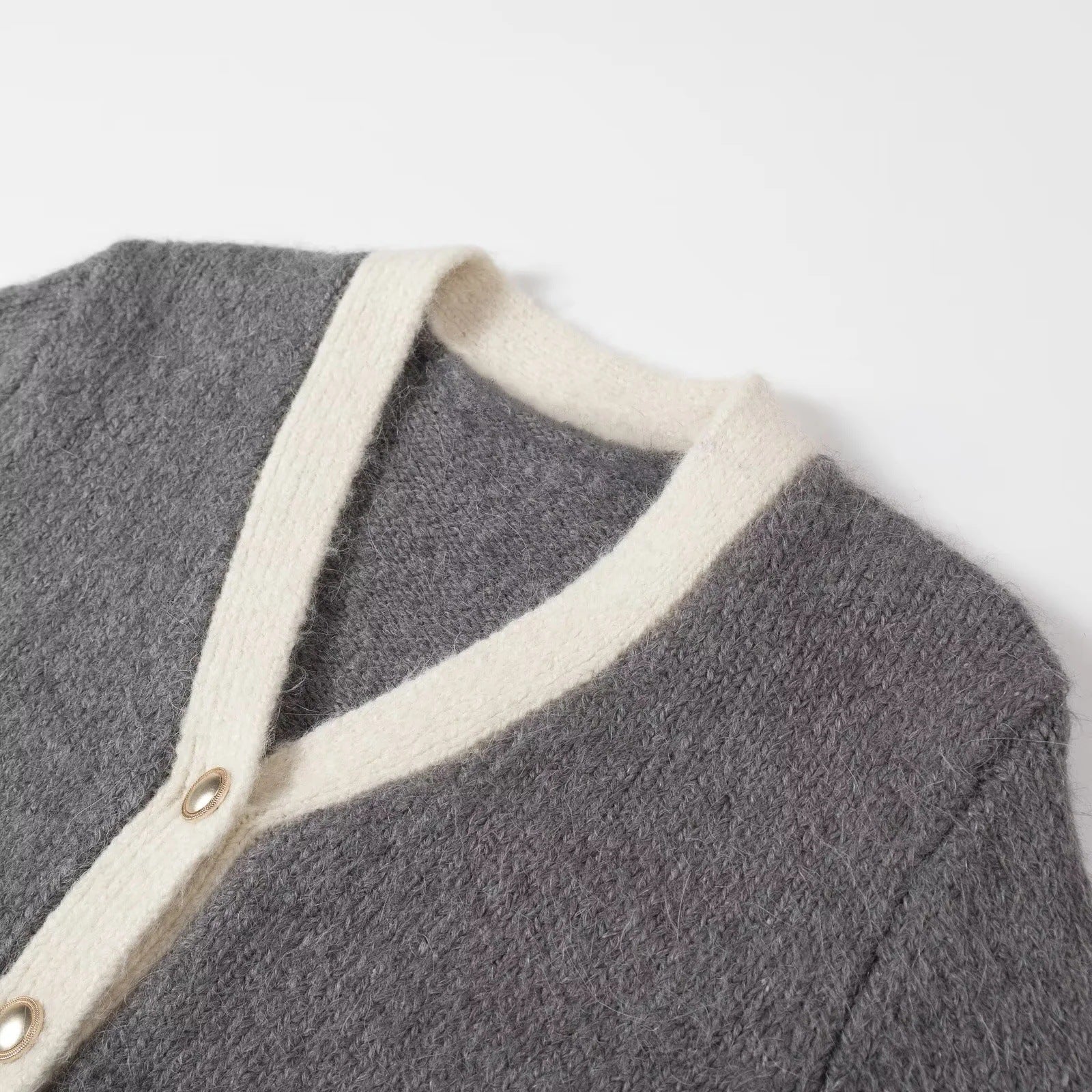 Kvinnors Kofta V-ringning Kontrastdesign Mjuk Tyg med Pärlknappar-3