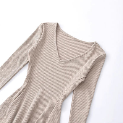 V-ringad Klänning för Kvinnor med Långa Ärmar och Svängande Kjol – Bomullsblandning, Mångsidig Design 4