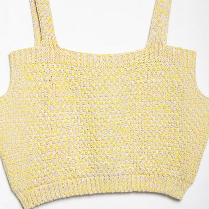 Damstickad Topp med Breda Remmar och Fint Mönster i Lätt Tyg 3