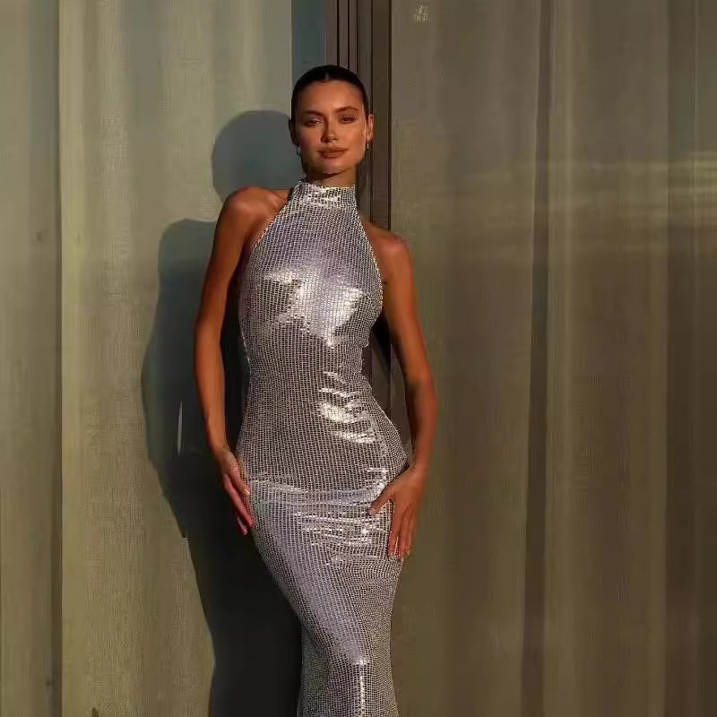 Aftonklänning med Glittrande Paljetter och Hög Krage – Lätt Tyg för Kvällsevenemang och Fester 3