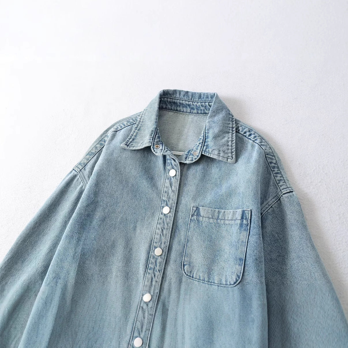 Överdimensionerad Denimjacka för Kvinnor – Högkvalitativ Denim med Fickor, Avslappnad Passform, Mångsidig Design 3