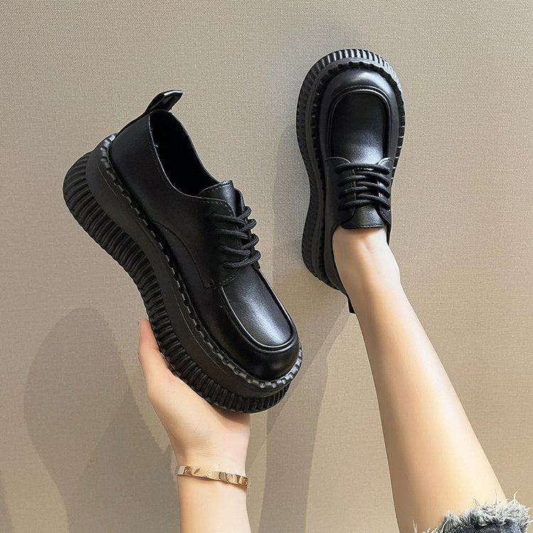 Dam Sneakers i Läder med Plattformsula – Komfortabla Skor för Vardag och Fest, Svart eller Vit 1