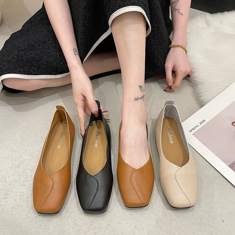 Svarta Ballerinaskor i Flexibelt Material – Elegant Design för Komfort och Stil 5