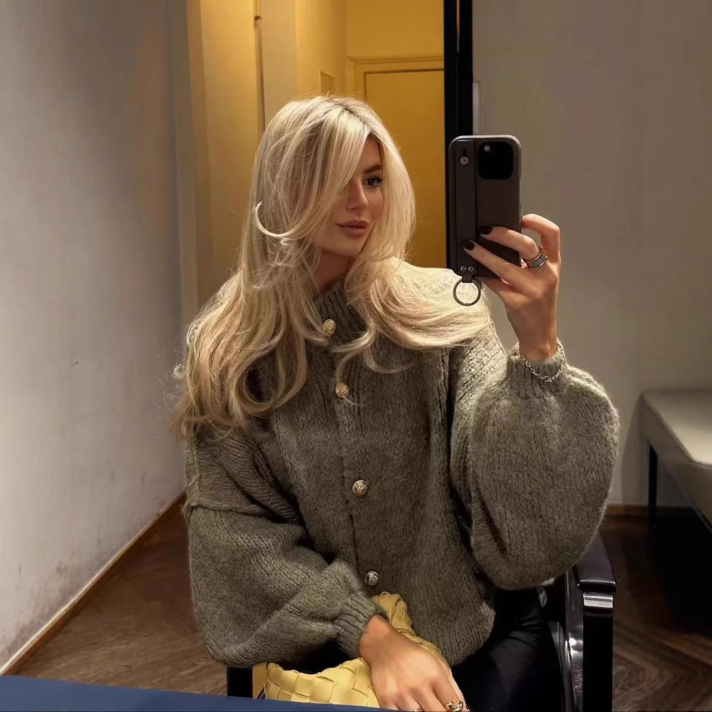 Lång Stickad Kofta i Mjuk Bomull med Stora Knappar – Avslappnad Passform och Rymliga Ärmar för Eleganta Looks 5