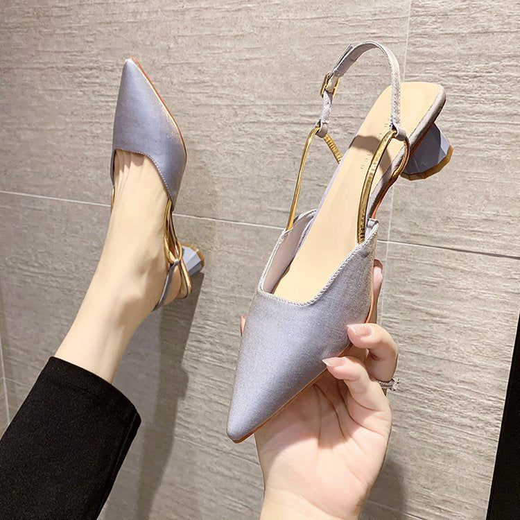Slingback Pumps för Kvinnor med Spetsig Tå och Justerbar Metallstängning – Svart Syntetisk, Ergonomisk Sula 2