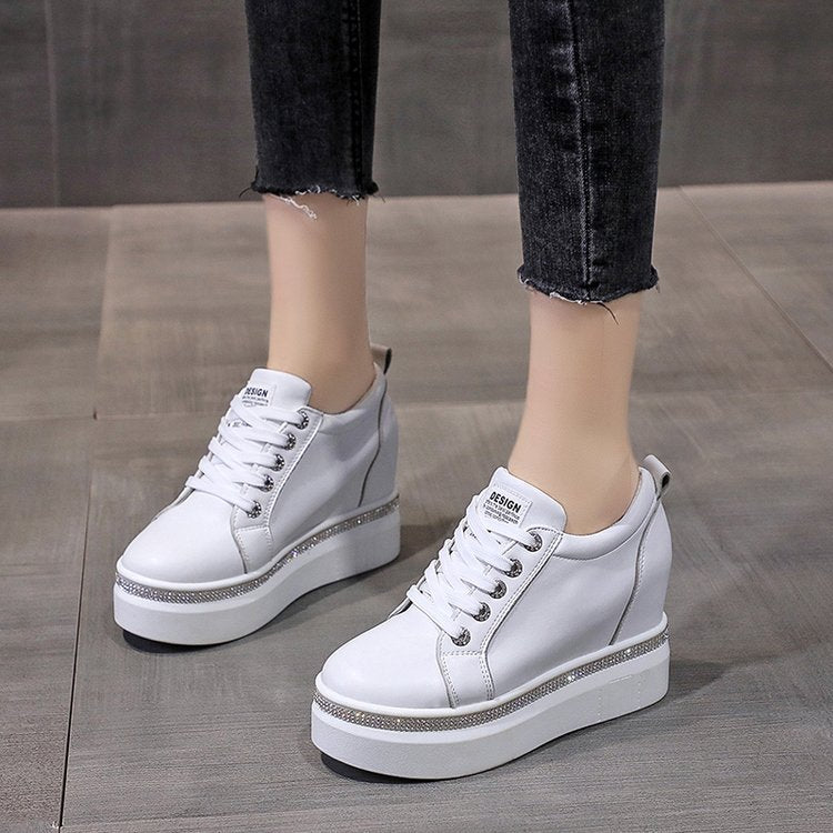 Kvinnliga Kilsneakers Trendiga Syntetiska Läder med Glittrande Detaljer-2