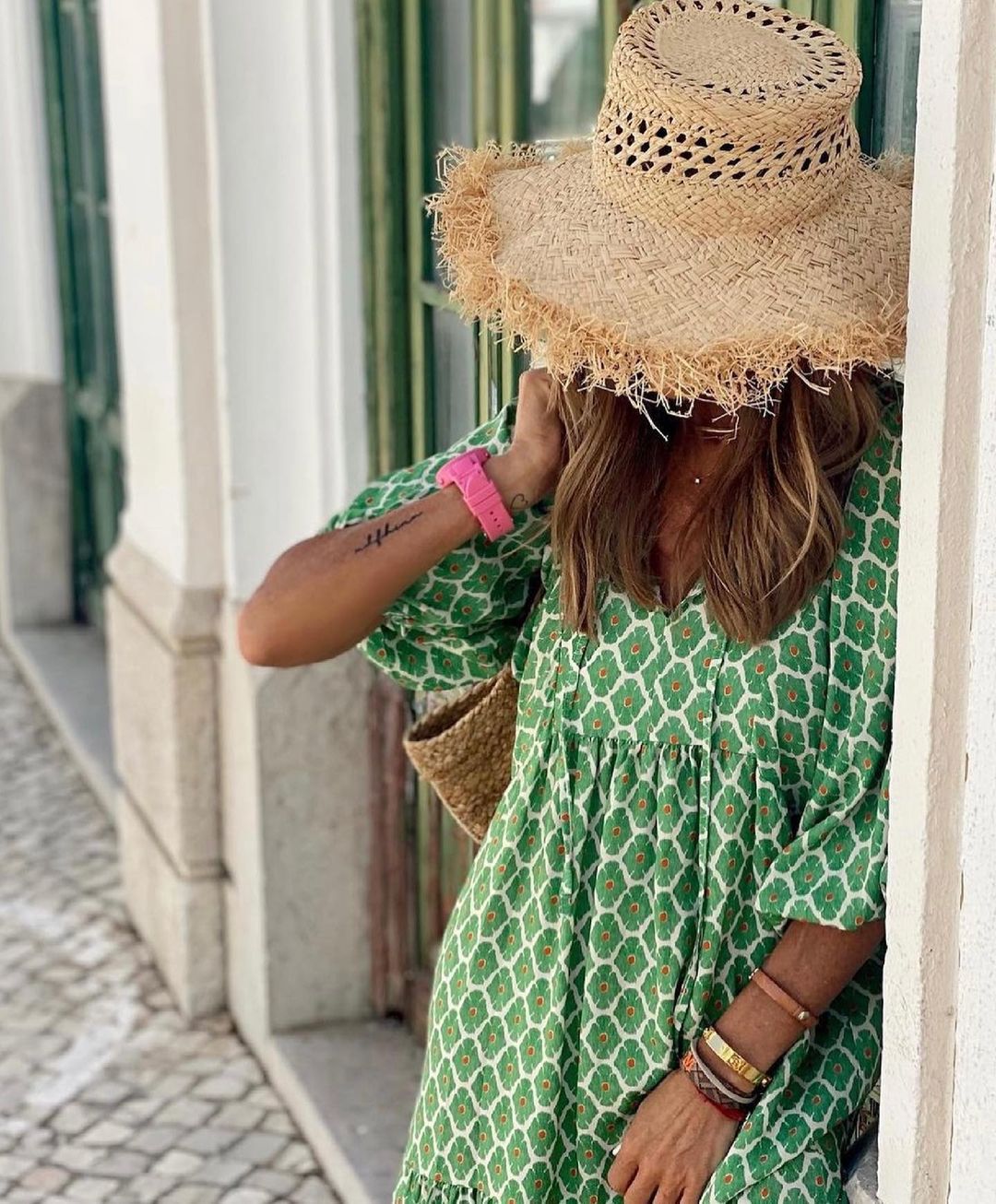 Lång Klänning för Kvinnor A-linjeformad med V-ringning och Puffärmar i Polyester – Elegant och Trendig, Storlek S-3XL 3