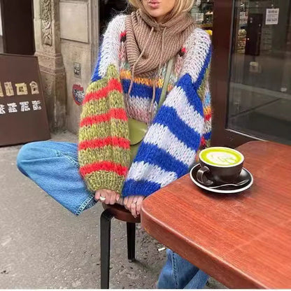 Stickad Dam Tröja i Mjuk Ull med Överdimensionerade Ärmar och Ljusa Remsor – Trendig och Bekväm för Vardag och Fest 2