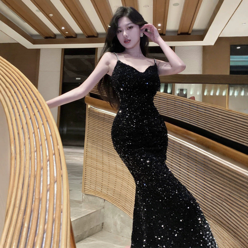 Elegant Aftonklänning med V-ringning och Paljetter – Knälång, Polyester, Perfekt för Festliga Tillfällen 2