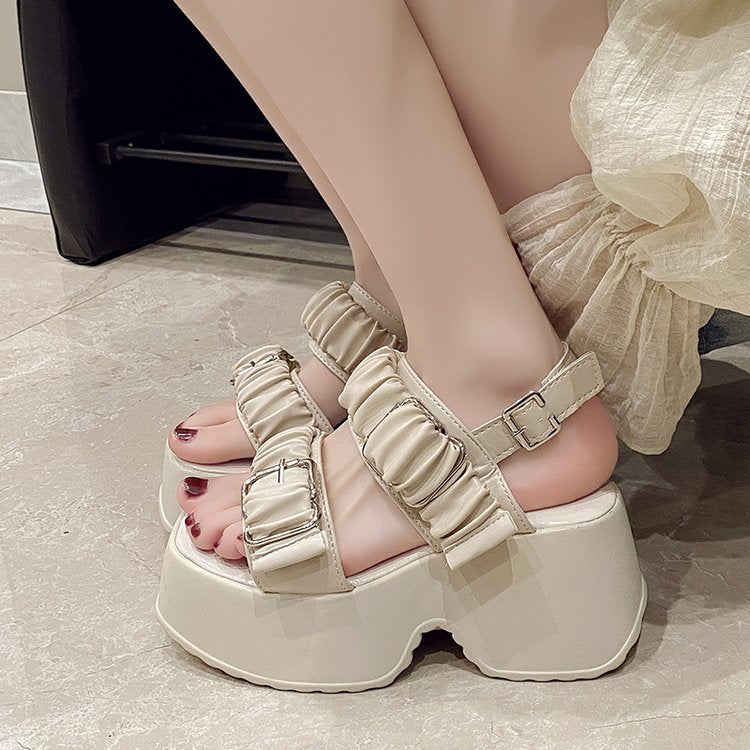 Dam Sandaler Platå med Vadderad Fotbädd och Modern Remdesign – Bekväma för Sommarens Festligheter 2