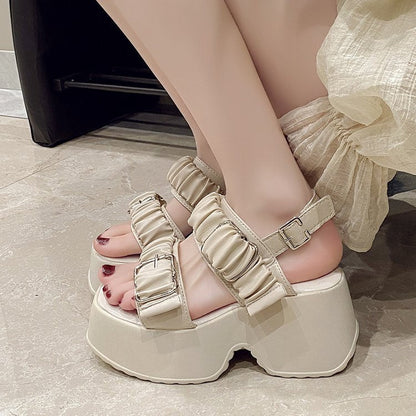 Dam Sandaler Platå med Vadderad Fotbädd och Modern Remdesign – Bekväma för Sommarens Festligheter 2