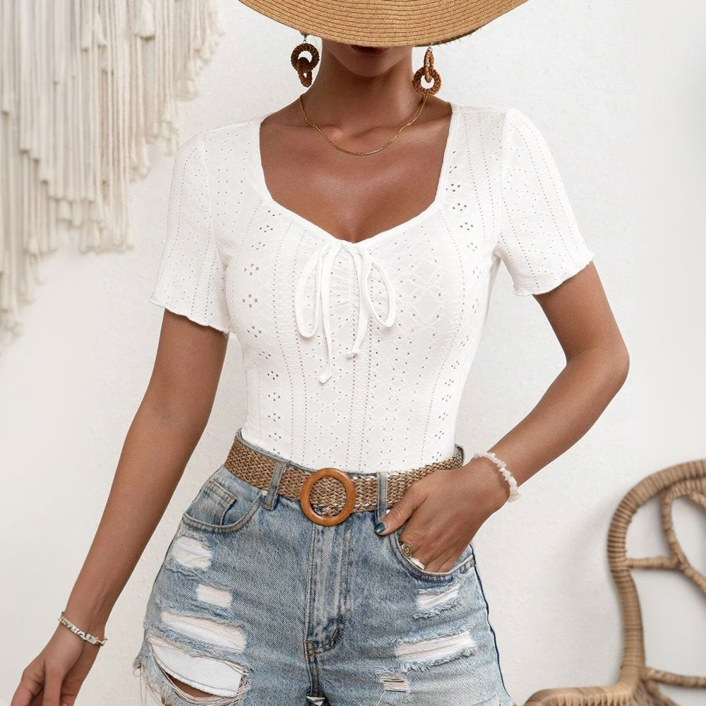 Snygga Damtoppar med Hålbroderi och Slingbindning – Vit Bomullsmix, Figur-hugging Snitt, Perfekt för Sommar 5