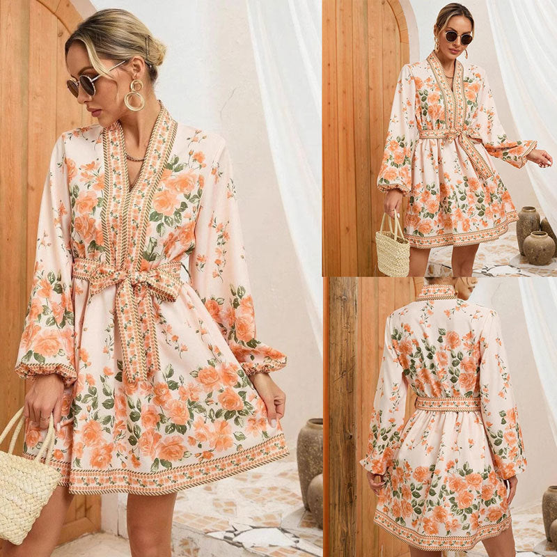 A-linjeformad Klänning för Kvinnor med V-ringning och Långa Ärmar – Mönstrad Polyester, Kort Längd 2