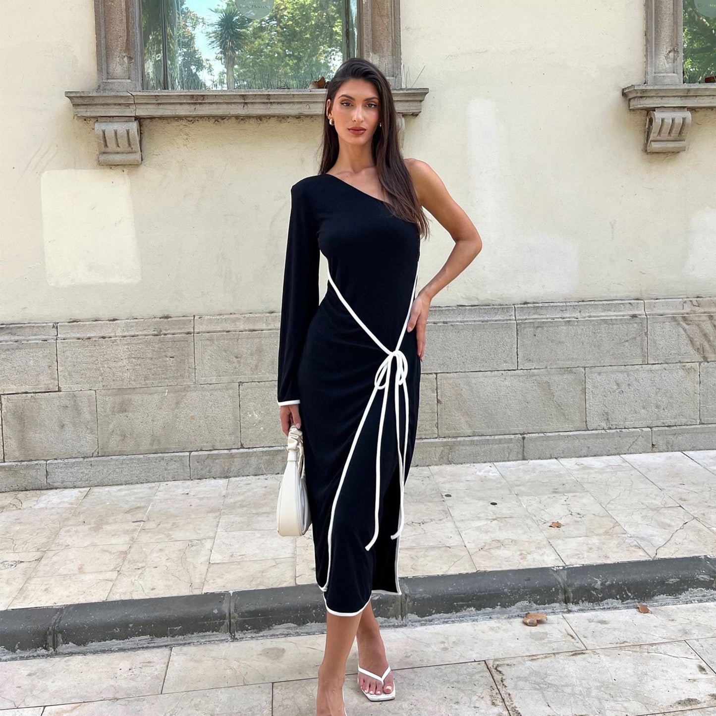 Asymmetrisk En-Axel Klänning i Mjuk Polyester – Elegant Design för Fest och Tillfällen, Maskintvättbar 3