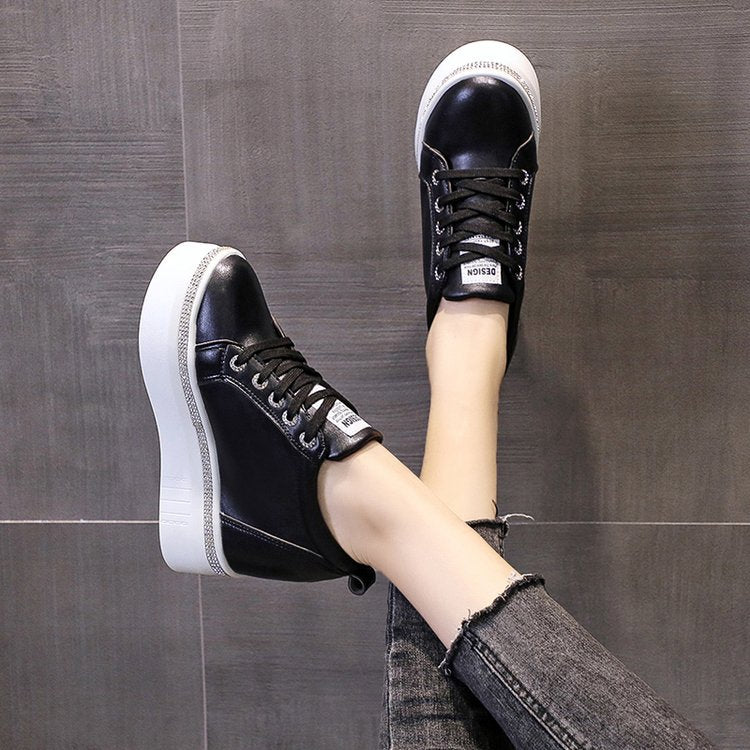 Kvinnliga Kilsneakers Trendiga Syntetiska Läder med Glittrande Detaljer-4