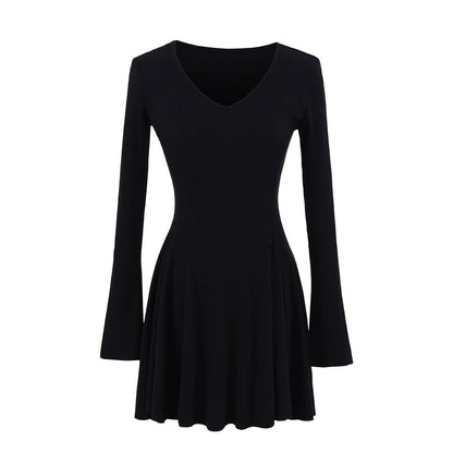 V-ringad Klänning för Kvinnor med Långa Ärmar och Svängande Kjol – Bomullsblandning, Mångsidig Design 3